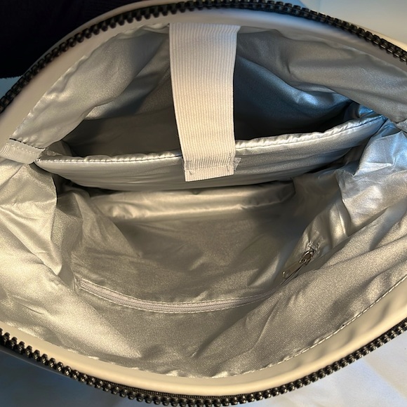 X RAY Waterproof Expandable Roll Top Backpack NWT - Picture 5 of 6